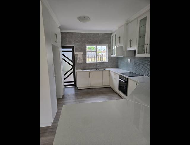 4 BEDROOM HOUSE FOR SALE IN MANDELA VIEW